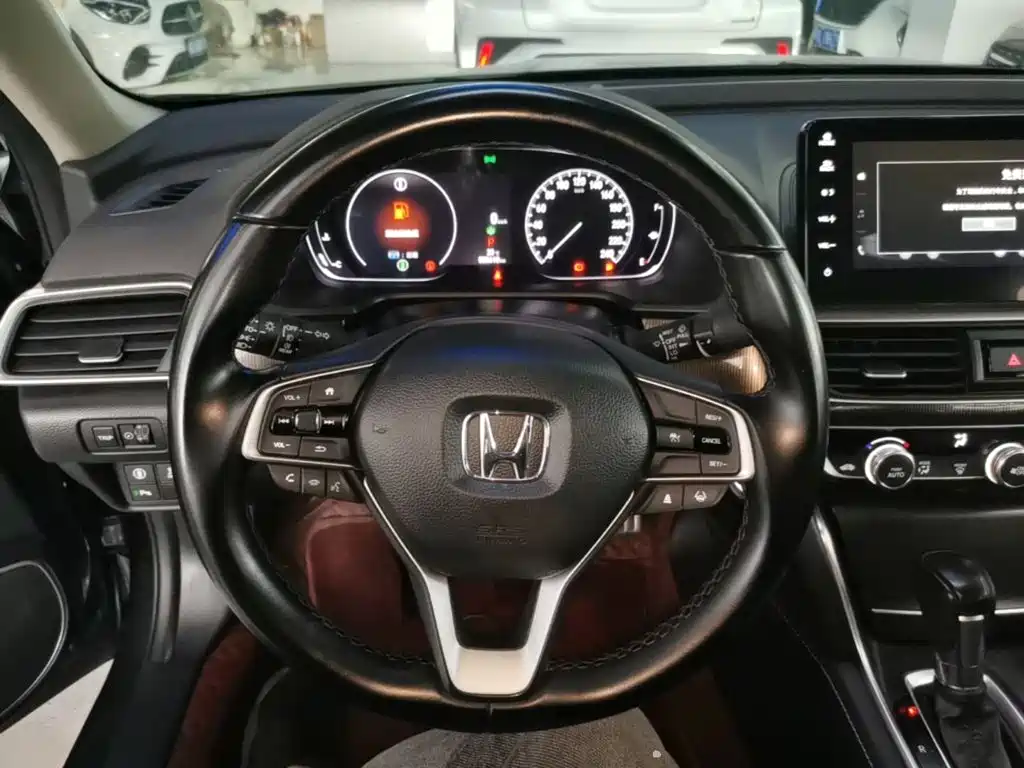 Honda Accord — фото 10