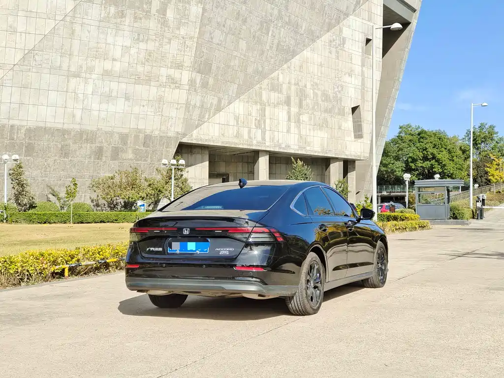 Honda Accord — фото 10