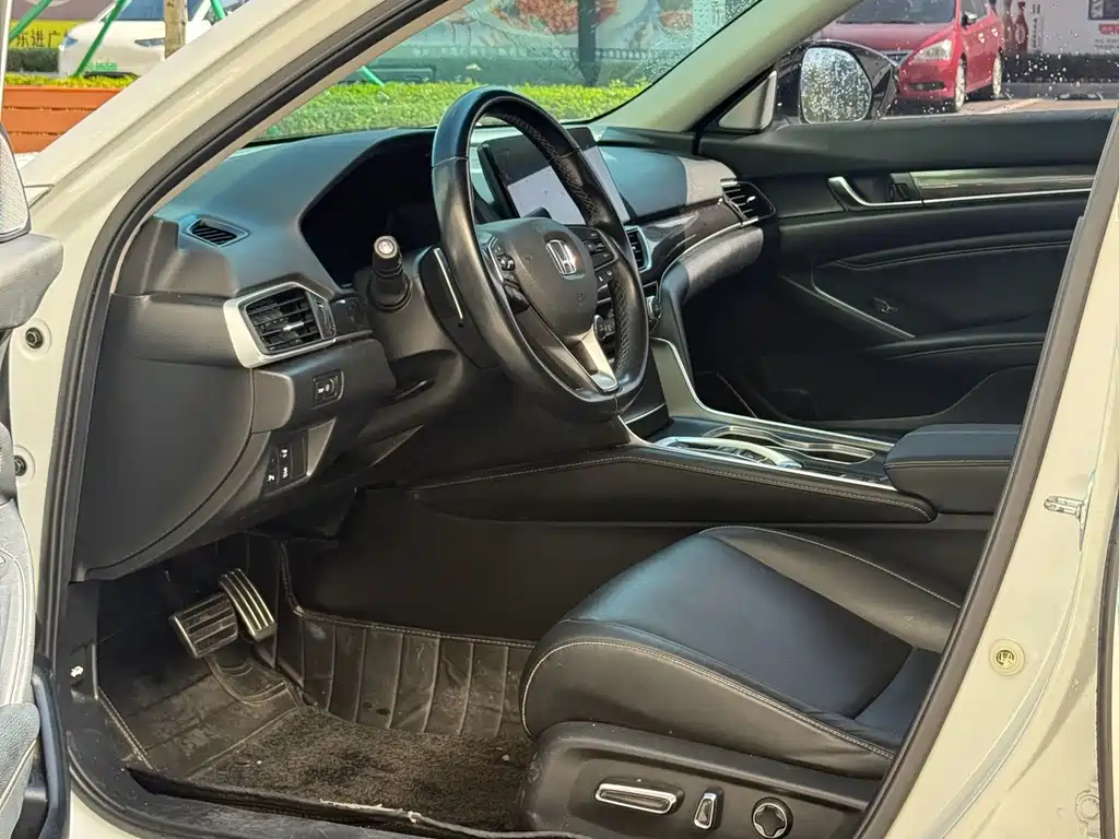 Honda Accord — фото 10