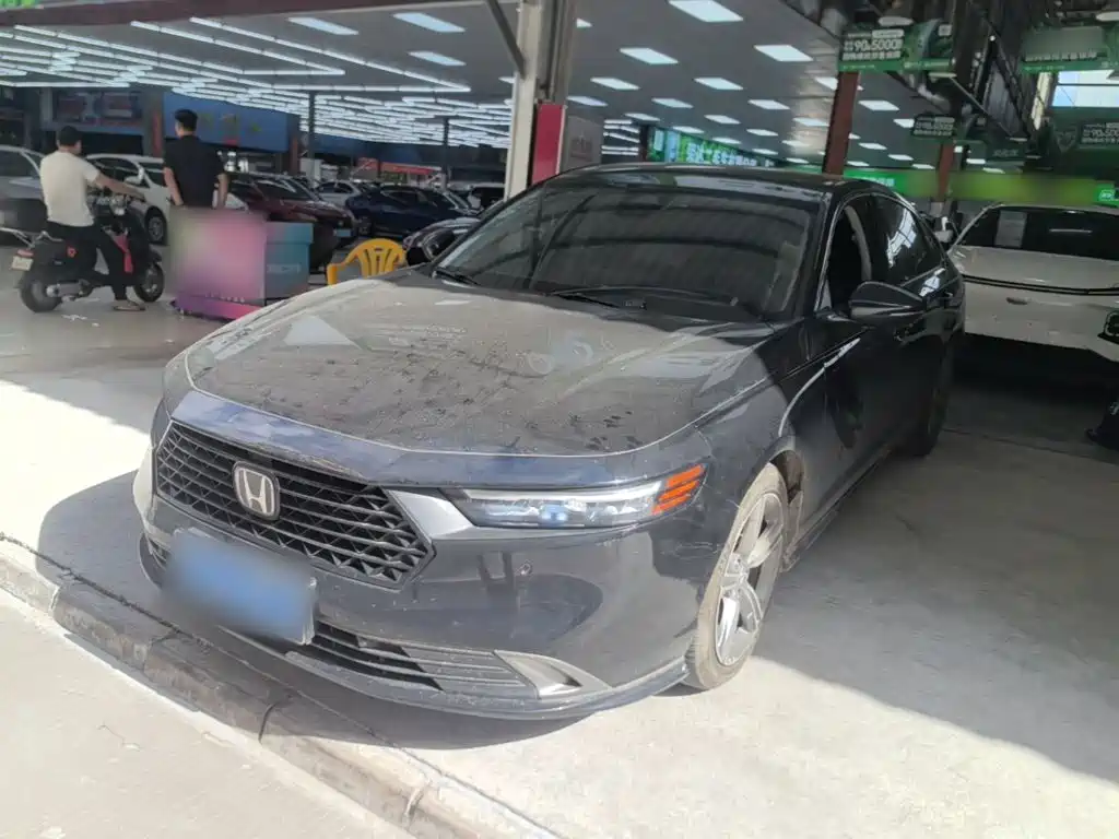 Honda Accord — фото 1