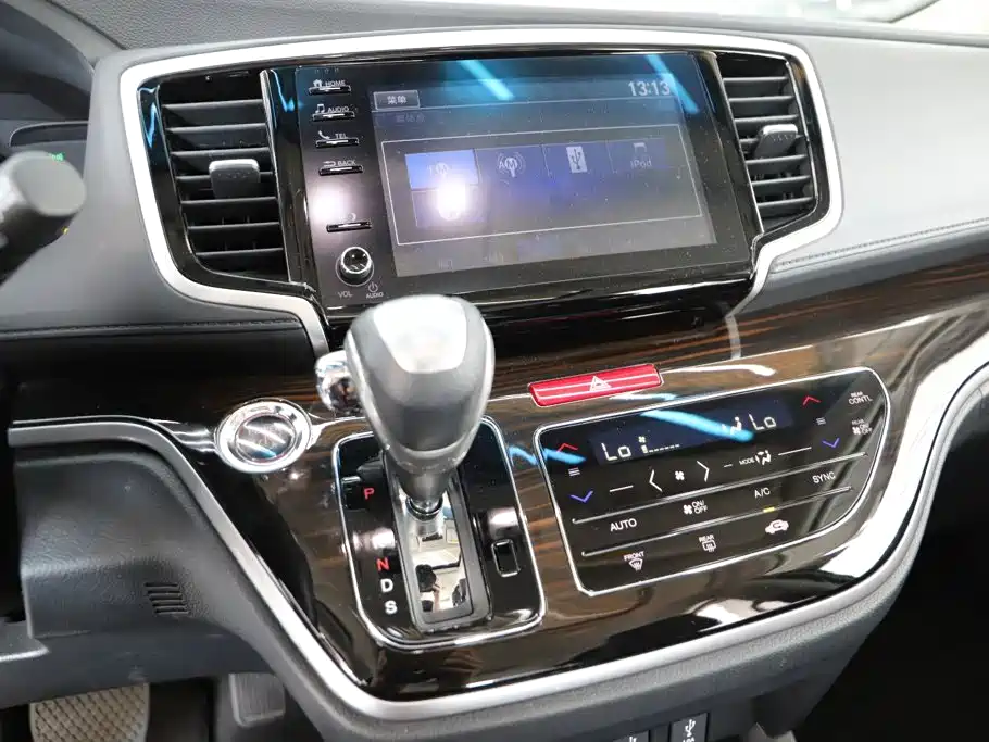 Honda Odyssey — фото 10