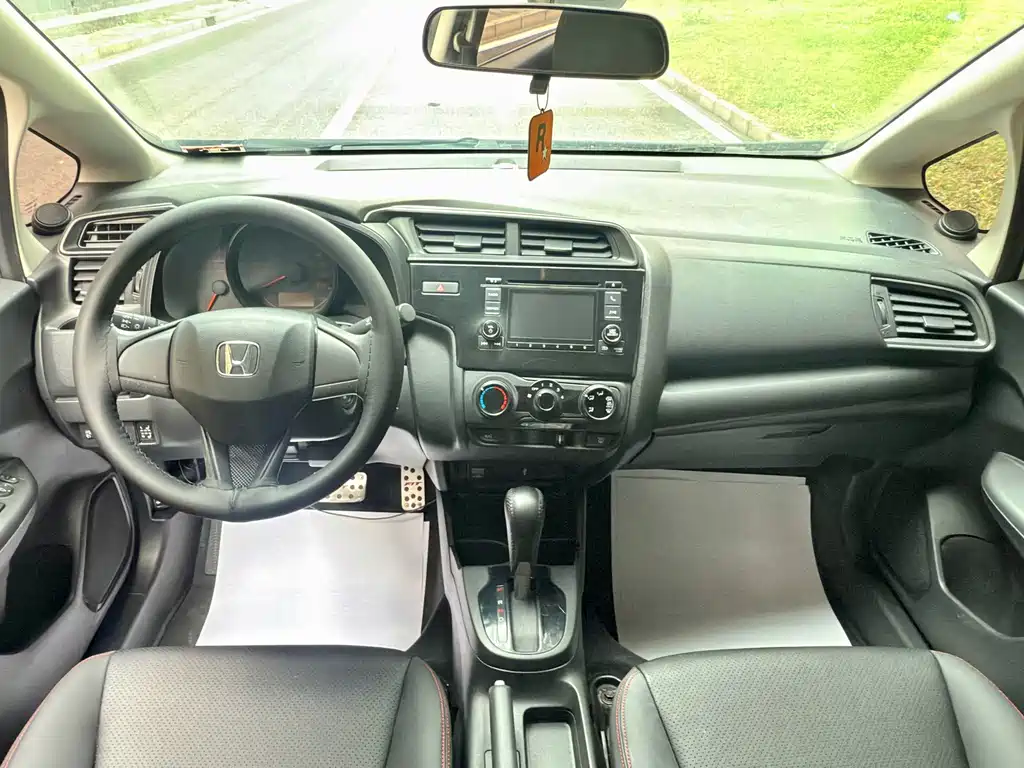 Honda Fit — фото 8