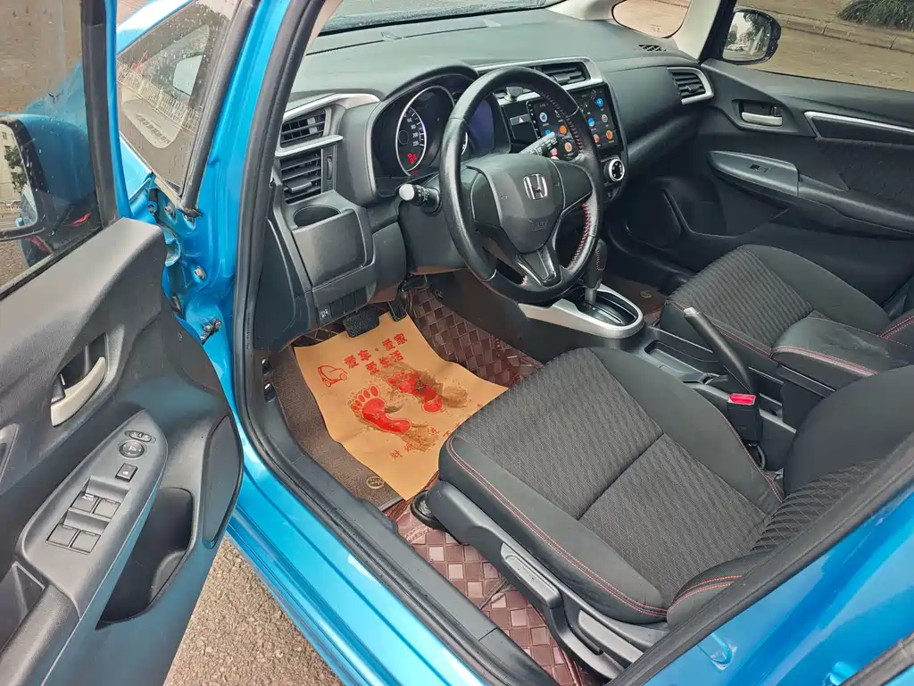 Honda Fit — фото 11