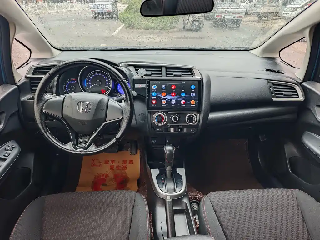 Honda Fit — фото 8