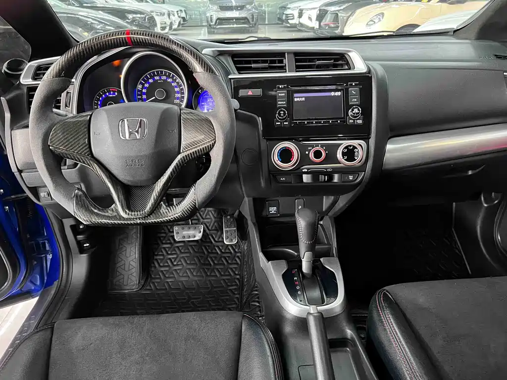 Honda Fit — фото 8