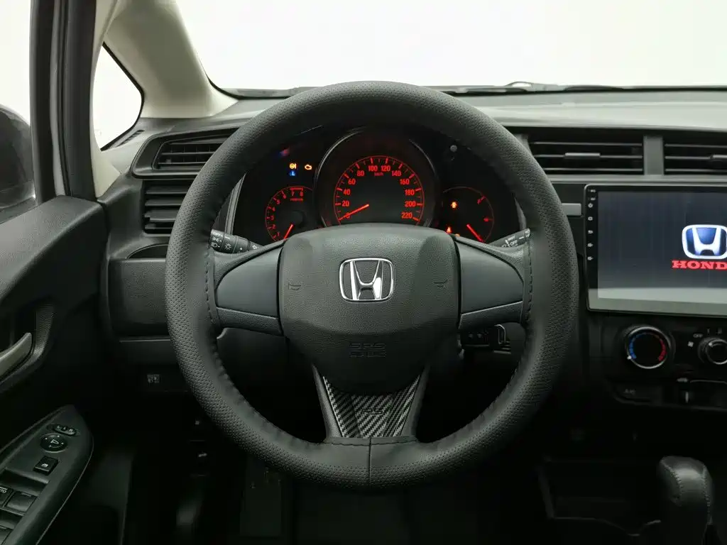 Honda Fit — фото 11