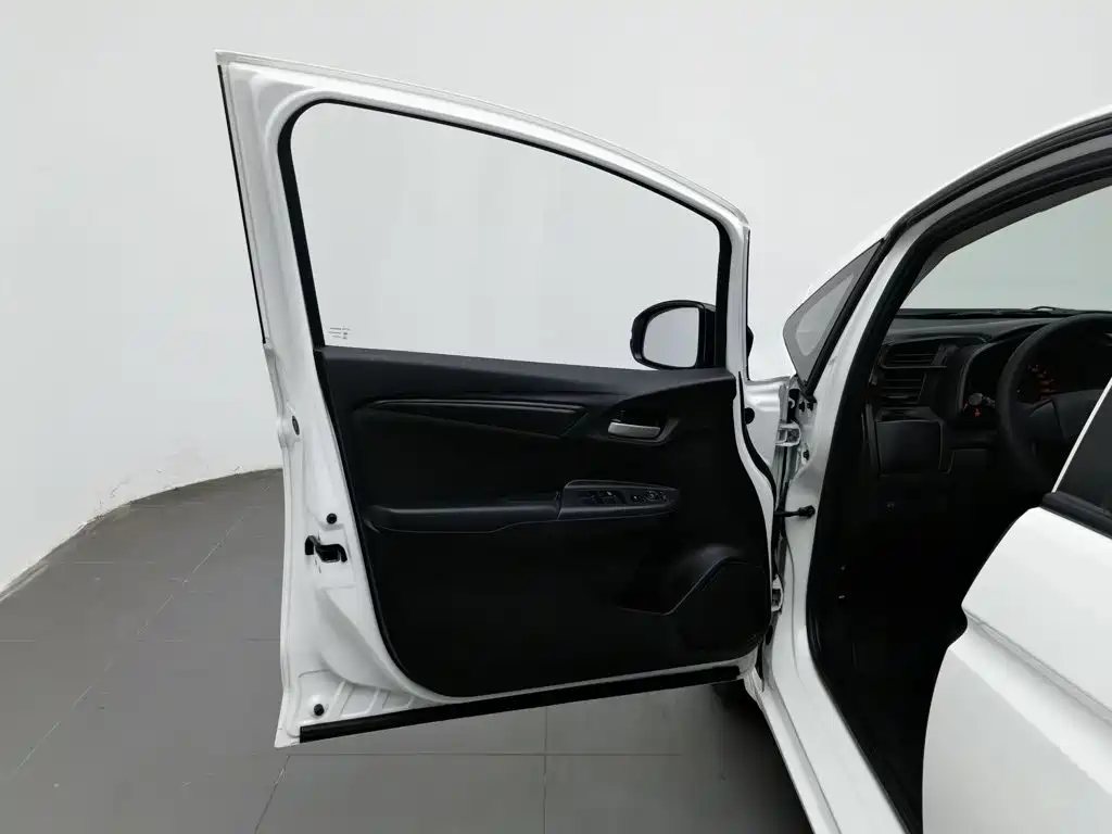 Honda Fit — фото 8