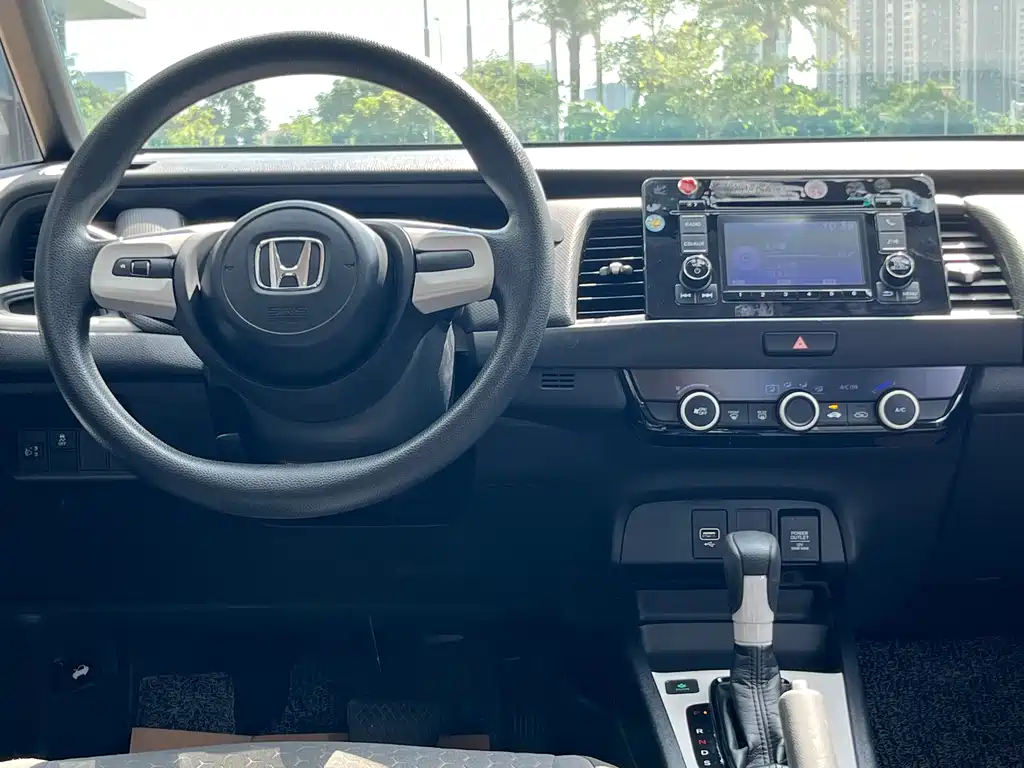 Honda Fit — фото 11