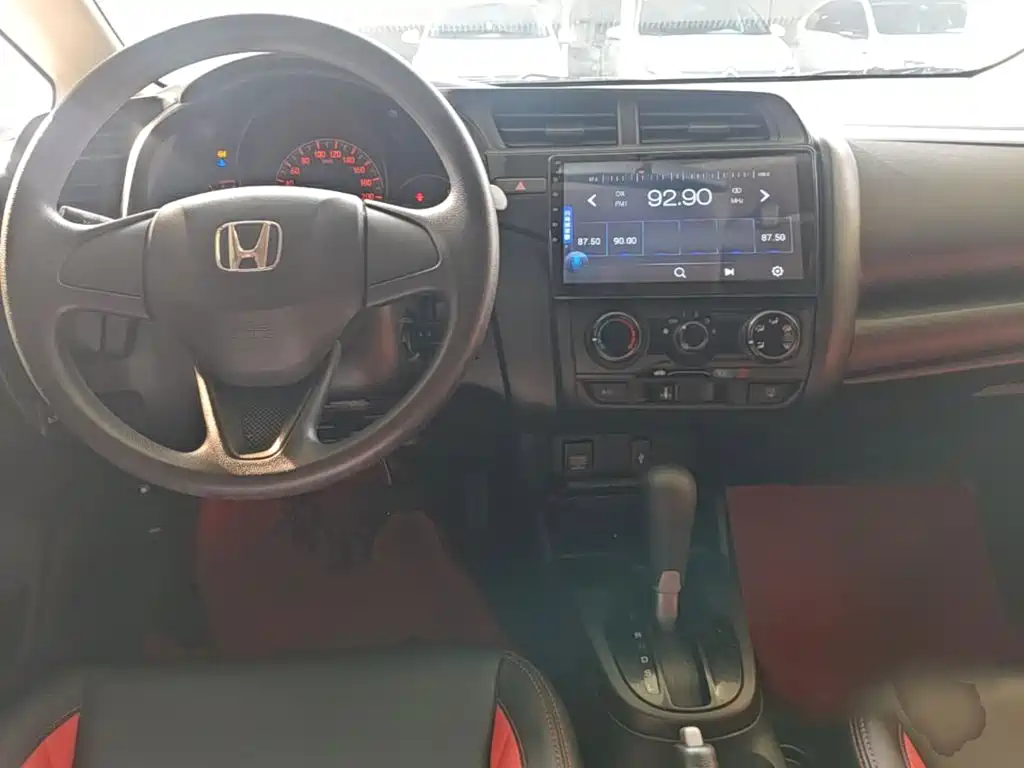 Honda Fit — фото 9