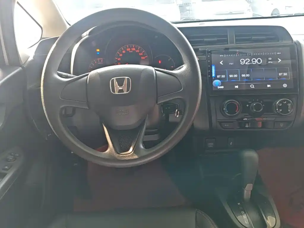 Honda Fit — фото 10