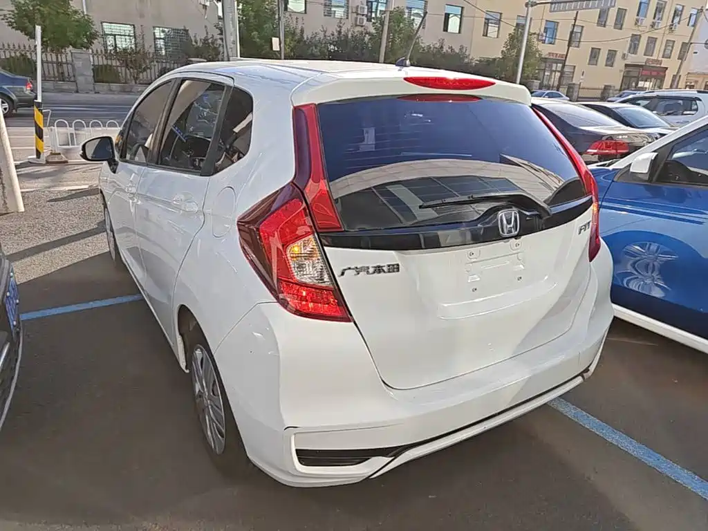 Honda Fit — фото 4