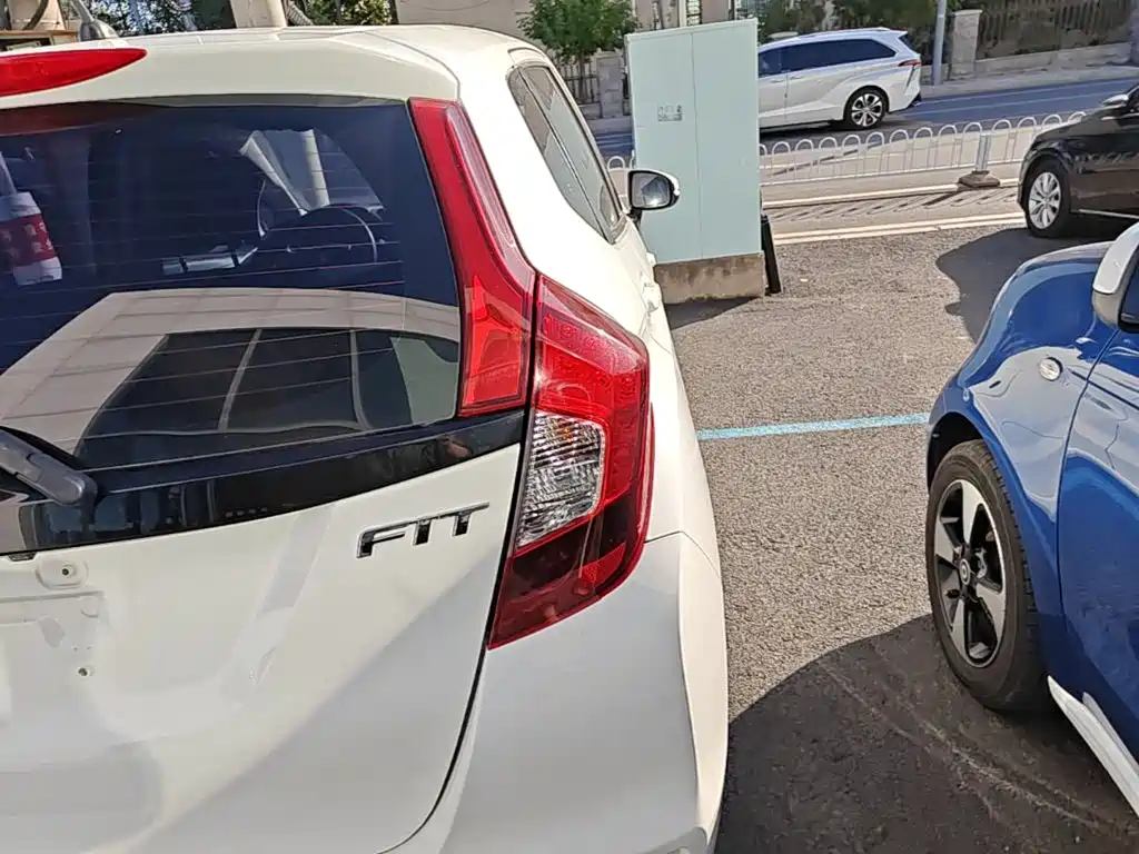 Honda Fit — фото 7