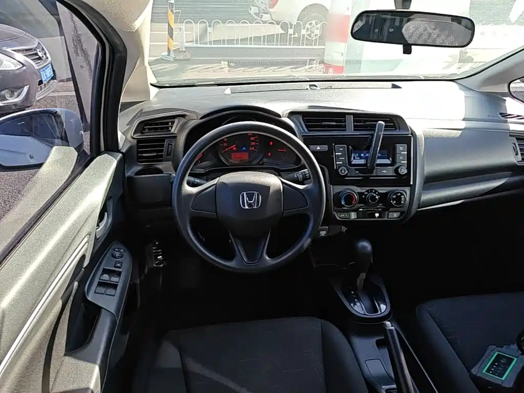 Honda Fit — фото 10