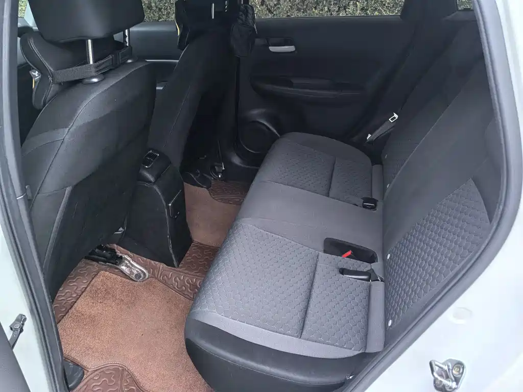 Honda Fit — фото 10