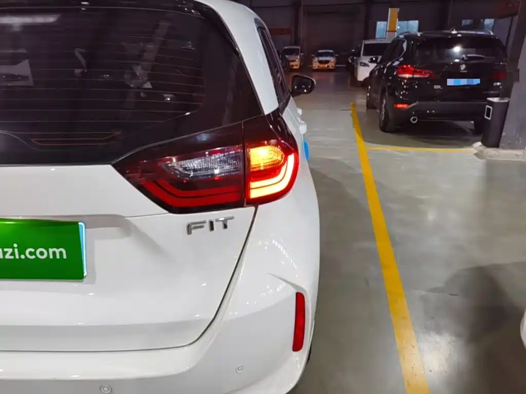 Honda Fit — фото 7