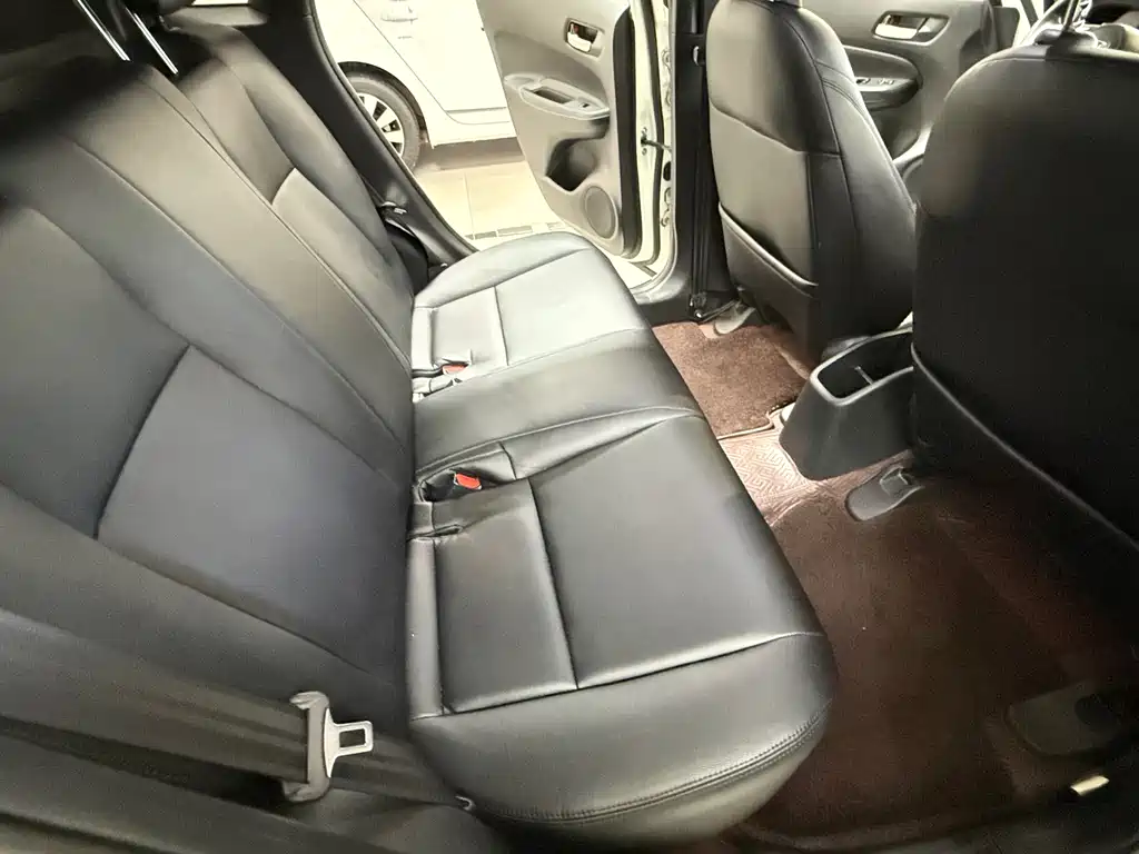 Honda Fit — фото 8
