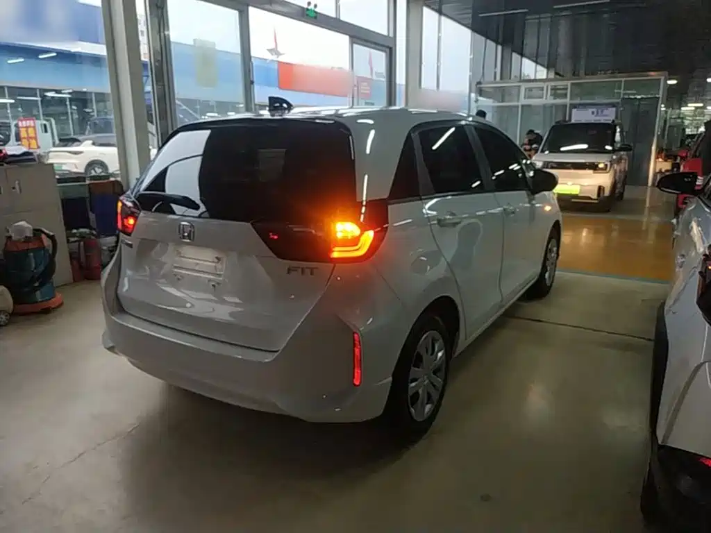 Honda Fit — фото 6