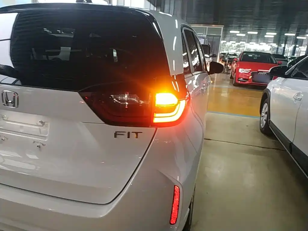 Honda Fit — фото 7