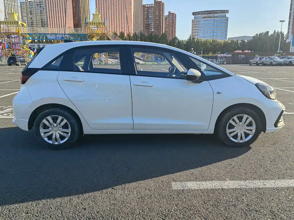 Honda Fit — фото 8