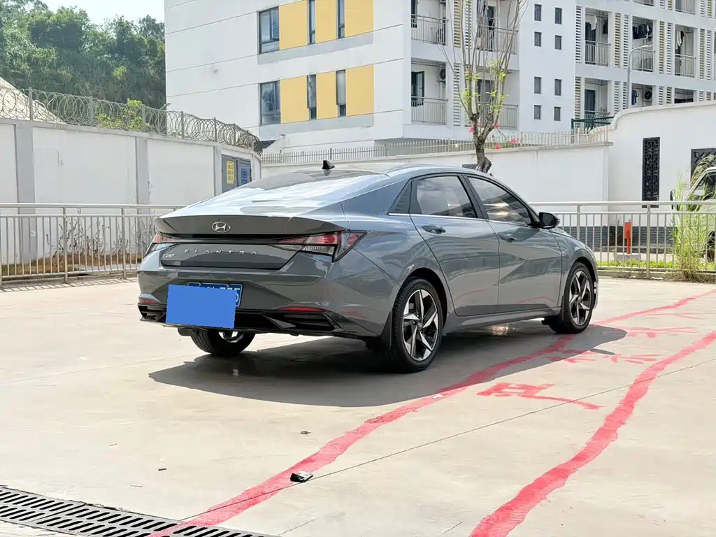 Hyundai Elantra — фото 5