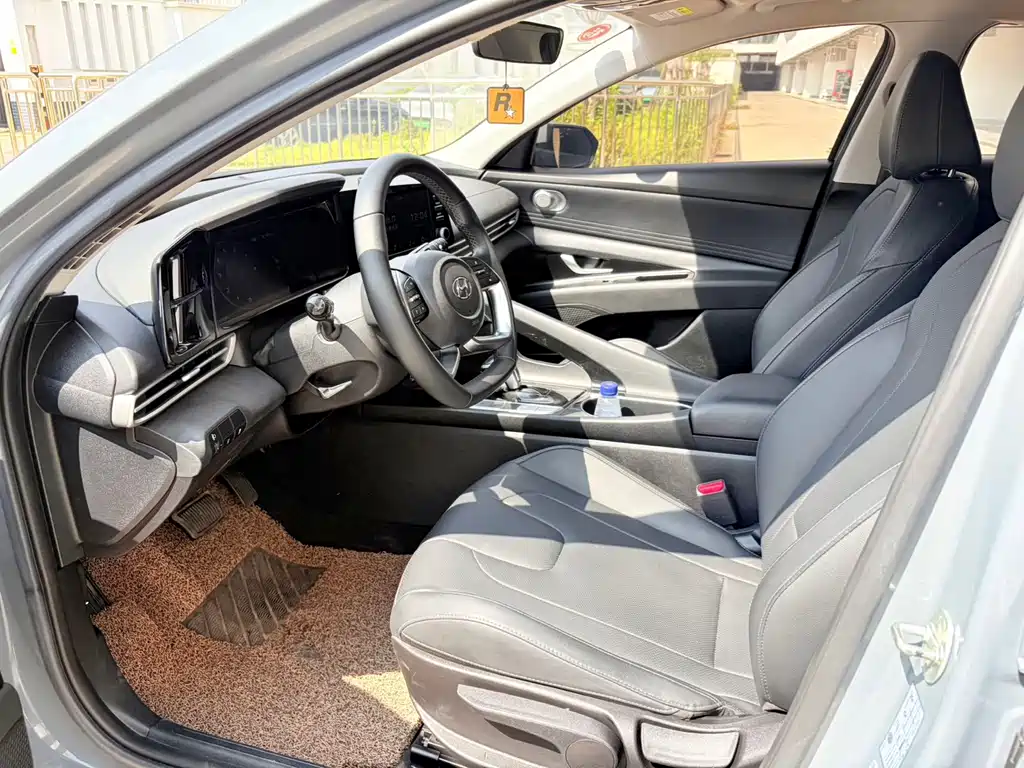 Hyundai Elantra — фото 7