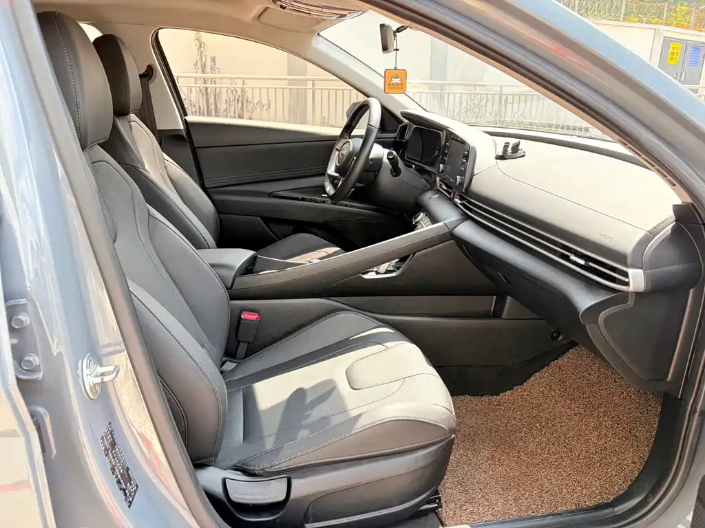 Hyundai Elantra — фото 9