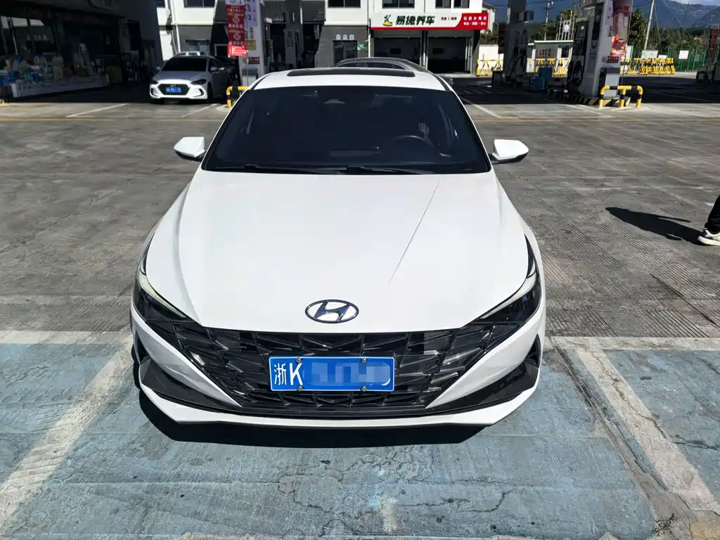 Hyundai Elantra — фото 2
