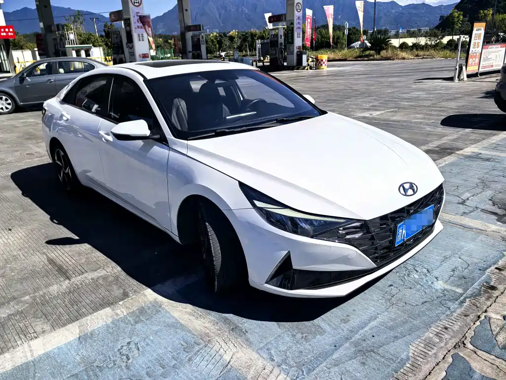 Hyundai Elantra — фото 3