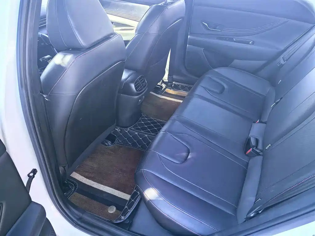 Hyundai Elantra — фото 10