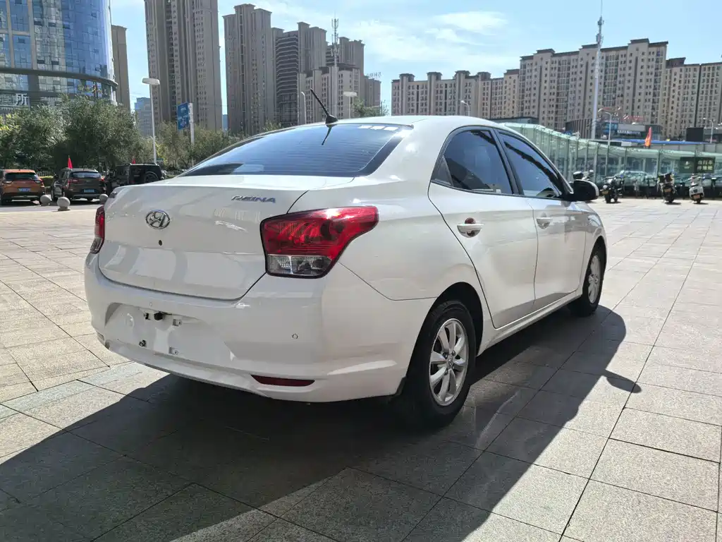 Hyundai Verna — фото 7