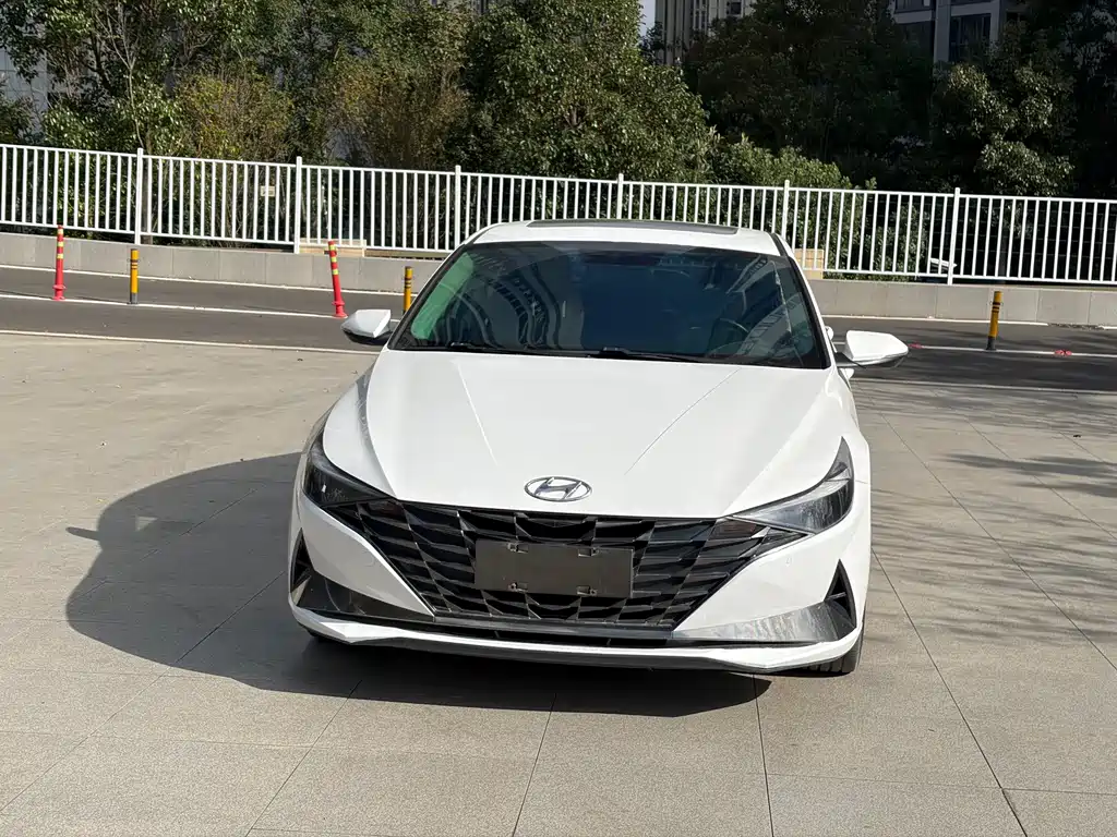 Hyundai Elantra — фото 2