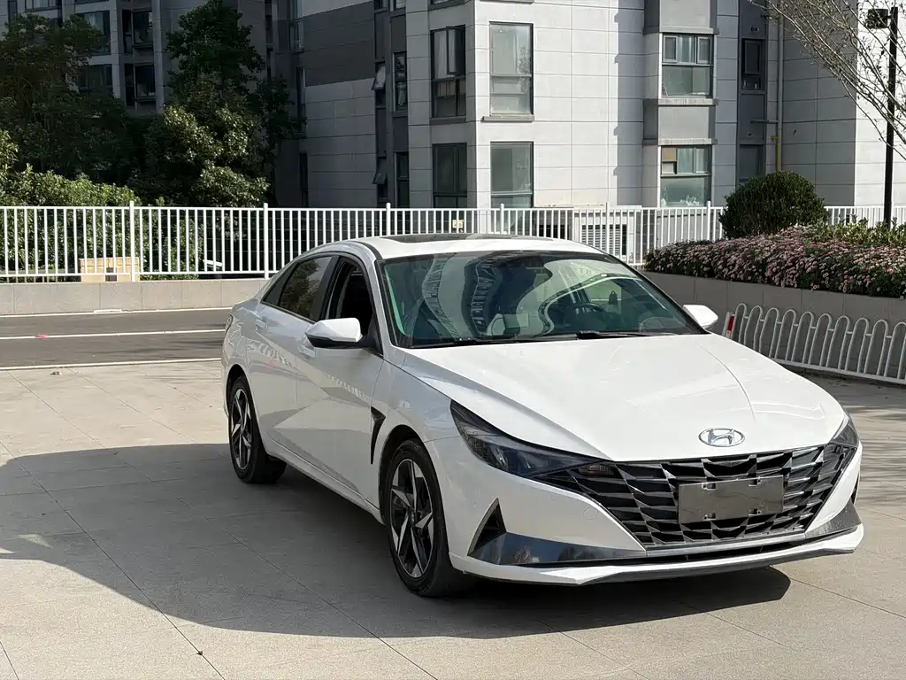 Hyundai Elantra — фото 3