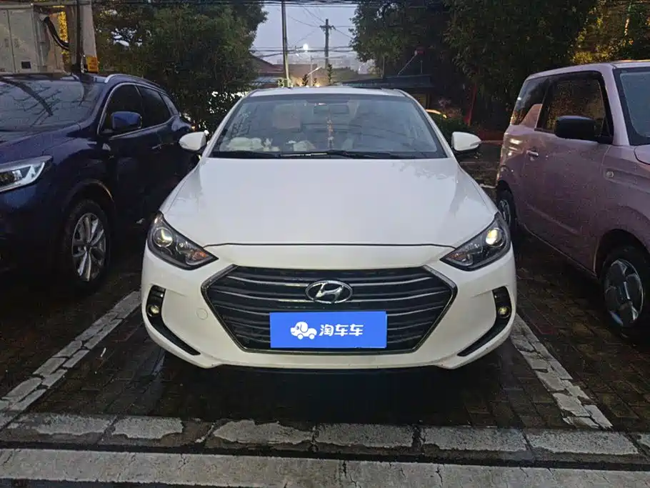 Hyundai Elantra — фото 2