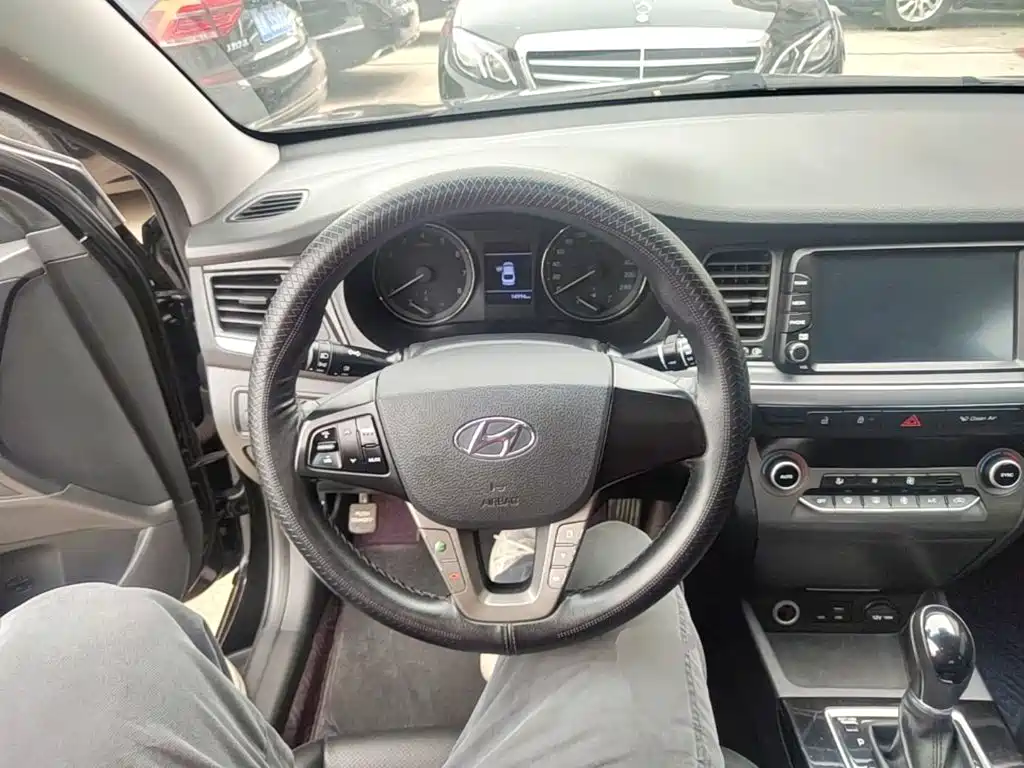 Hyundai Mistra — фото 10