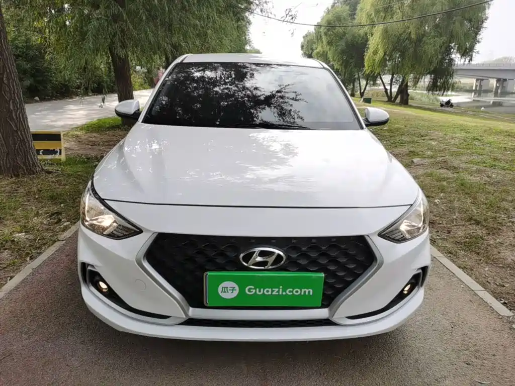 Hyundai Elantra — фото 2