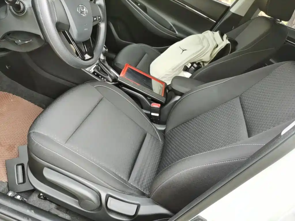 Hyundai Elantra — фото 14