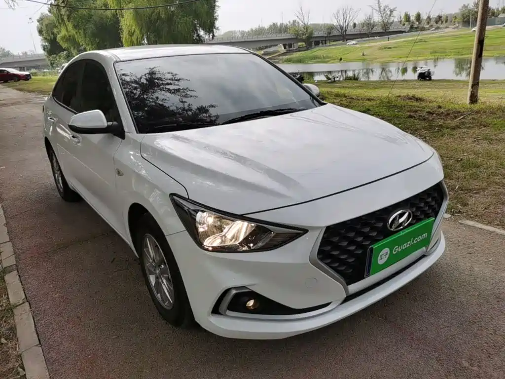 Hyundai Elantra — фото 3