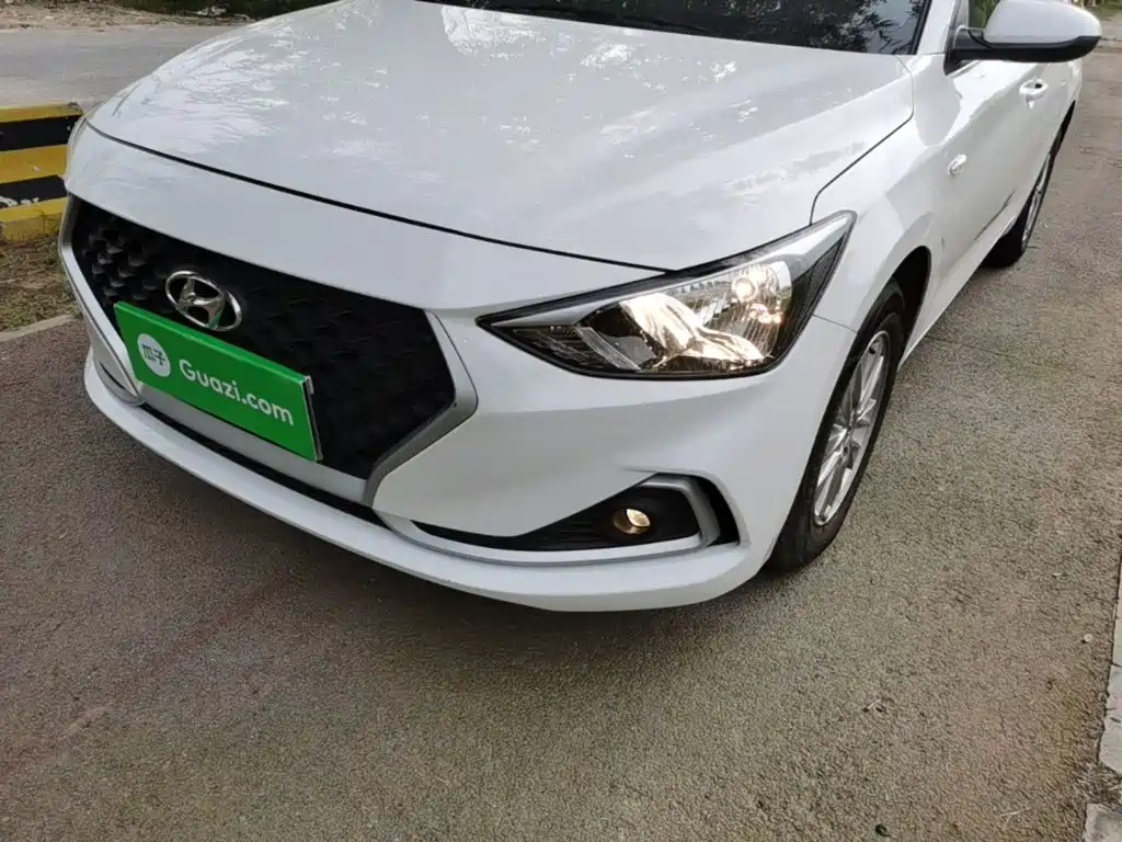 Hyundai Elantra — фото 23