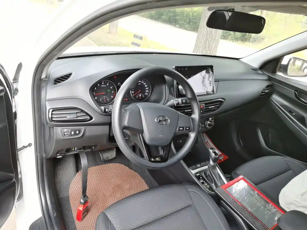 Hyundai Elantra — фото 9