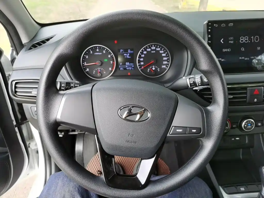 Hyundai Elantra — фото 10