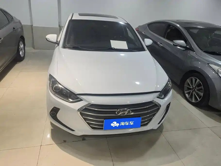 Hyundai Elantra — фото 2