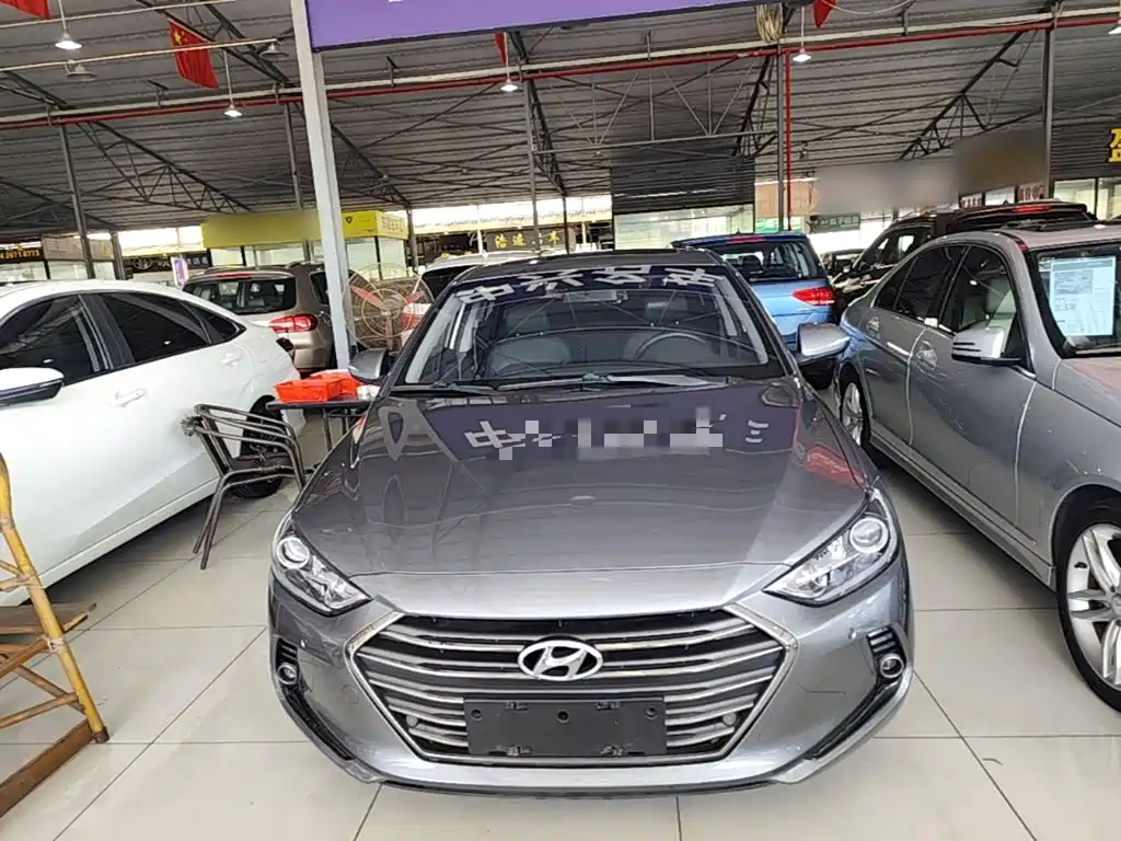Hyundai Elantra — фото 2