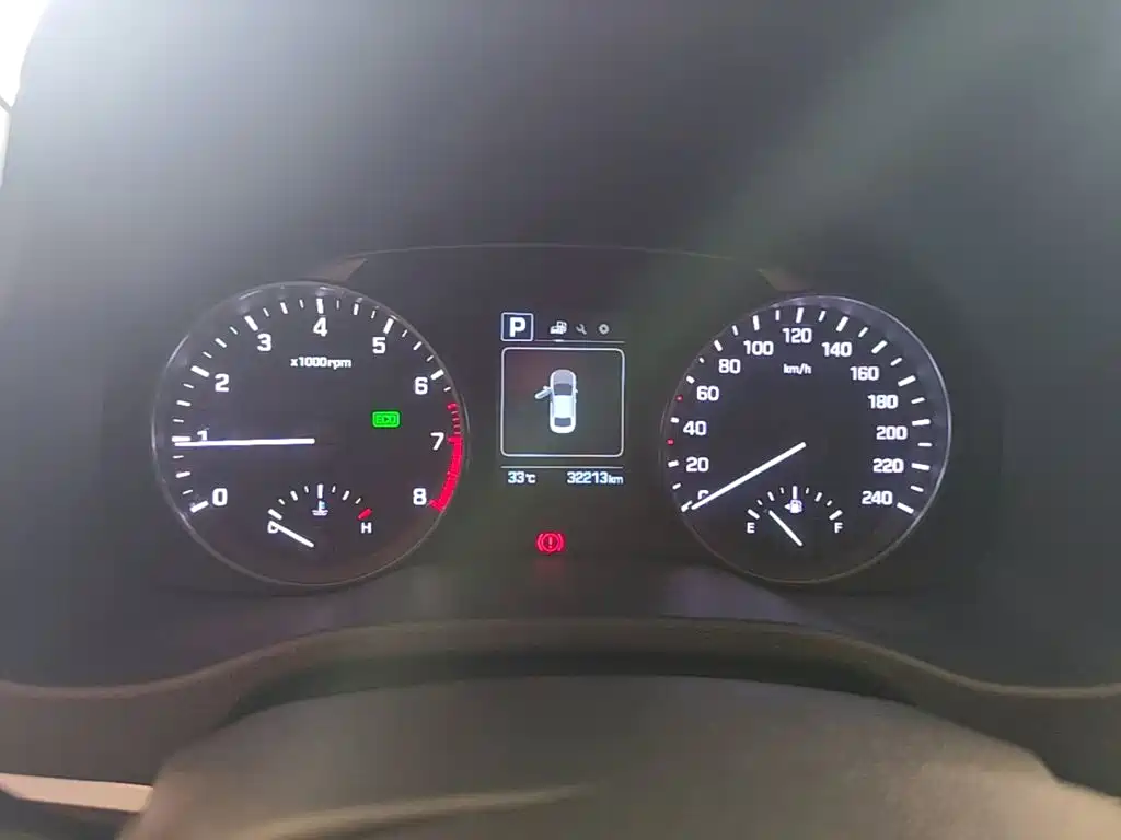 Hyundai Elantra — фото 11