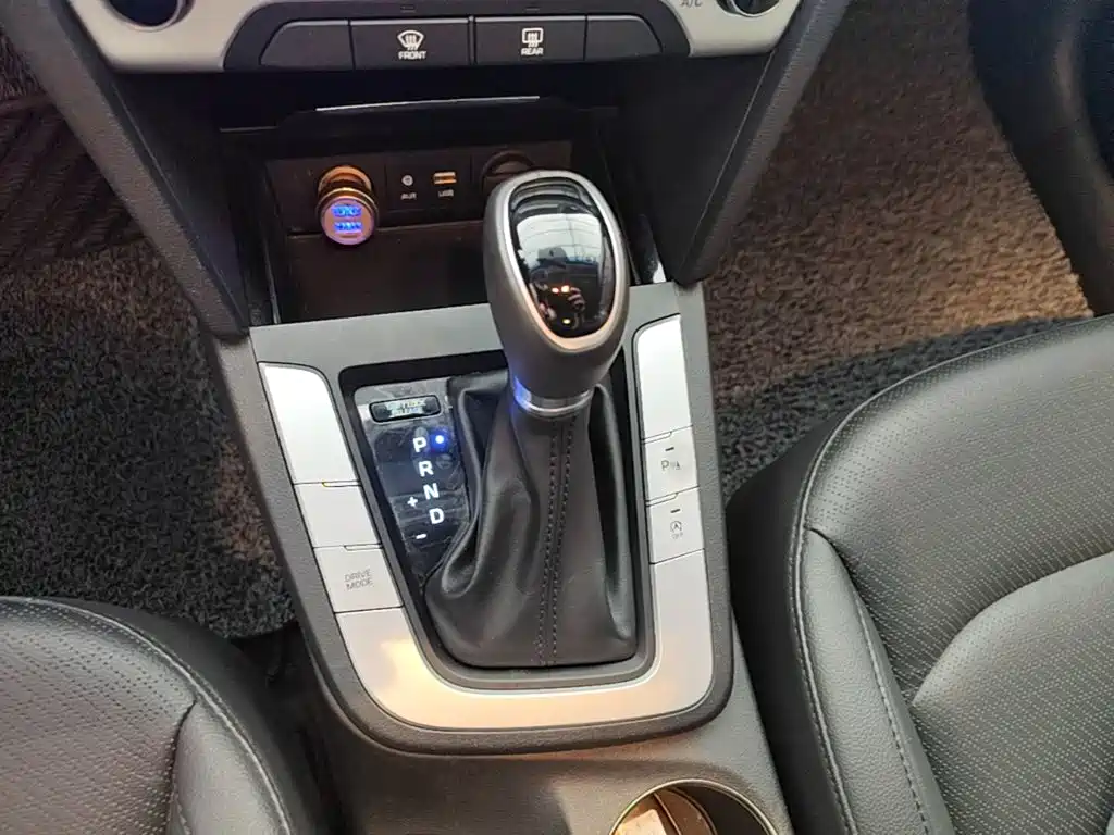 Hyundai Elantra — фото 13