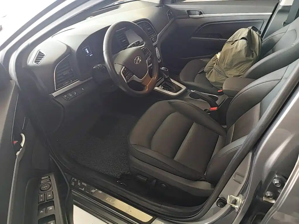 Hyundai Elantra — фото 14