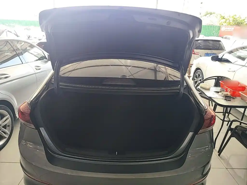 Hyundai Elantra — фото 18