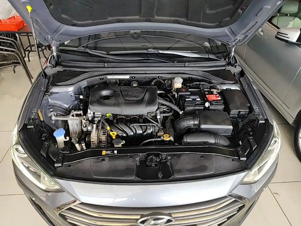 Hyundai Elantra — фото 19