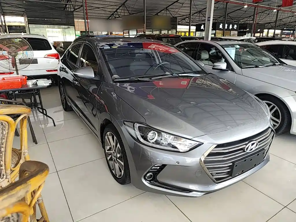 Hyundai Elantra — фото 3