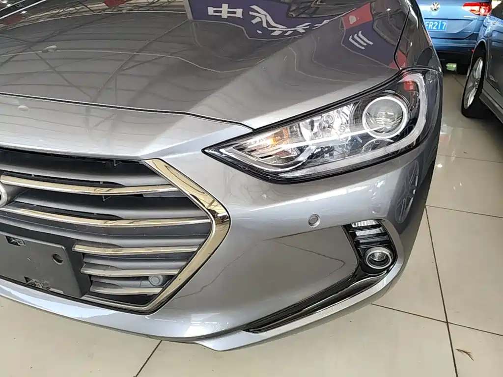 Hyundai Elantra — фото 23