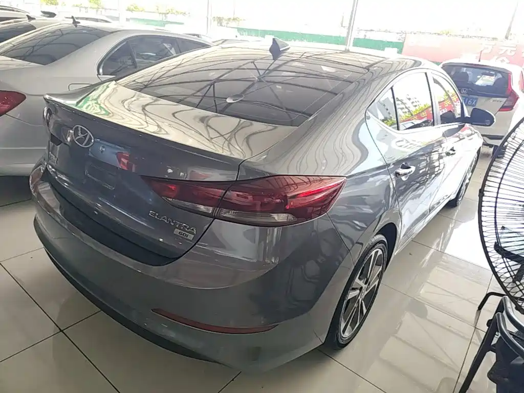 Hyundai Elantra — фото 6